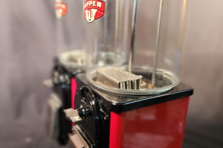 VICTOR TOPPER TWIN "FAT CYLINDER" VENDORS 